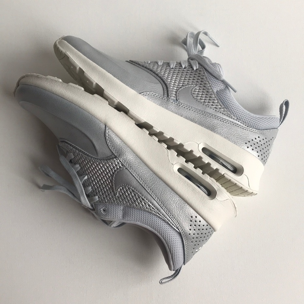 NEW Nike Air Max Thea Platinum Leather Sneakers - Picture 5 of 8